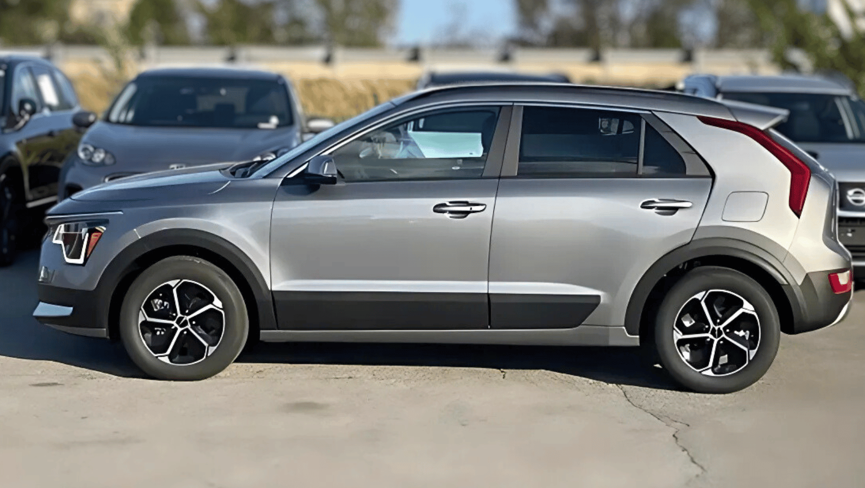 Side View of the 2025 Kia Niro Hybrid