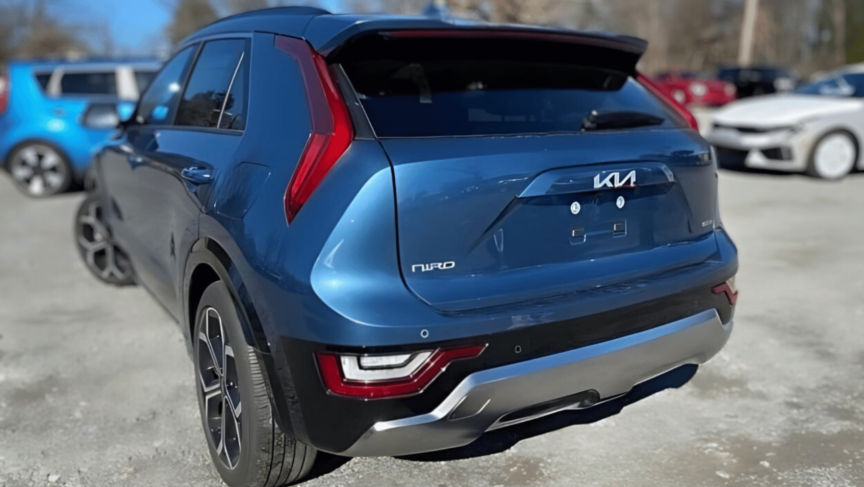 Side View of the 2025 Kia Niro PHEV