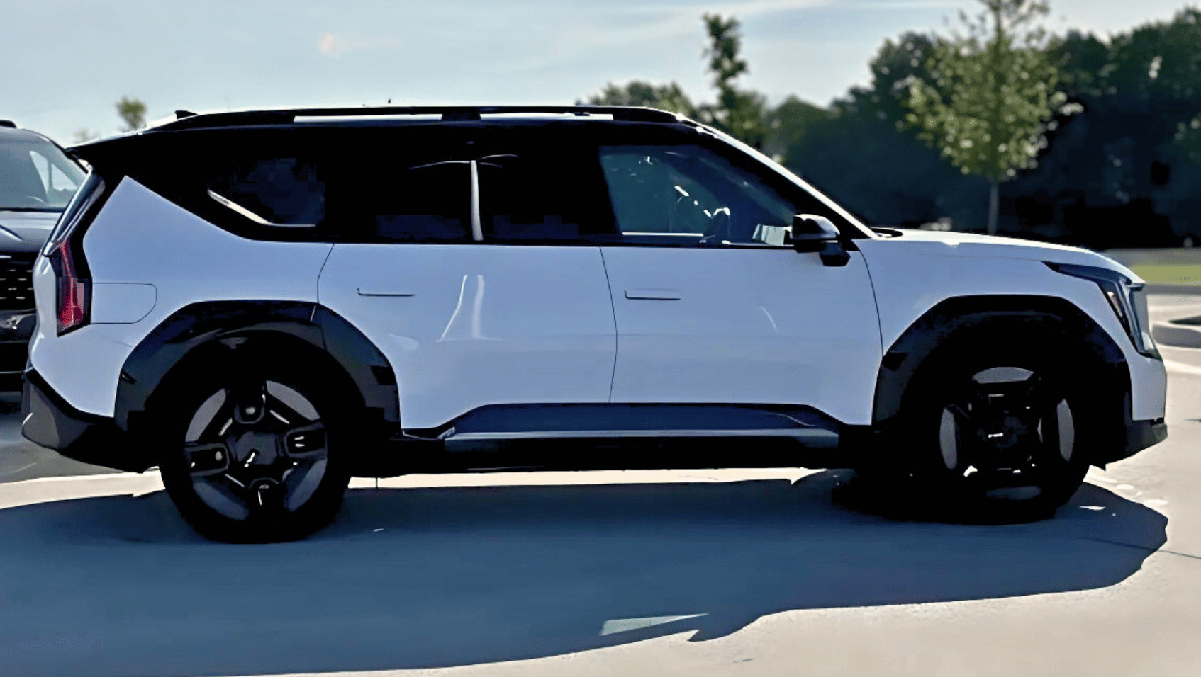 2026 Kia EV9 Side-View at Sherwood, AR Kia Dealer