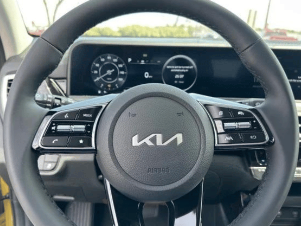 Kia Seltos technology at Crain Kia of Sherwood